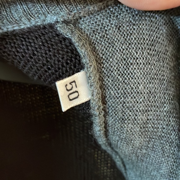 Dolce & Gabbanna beautiful sweater. - Picture 4 of 4